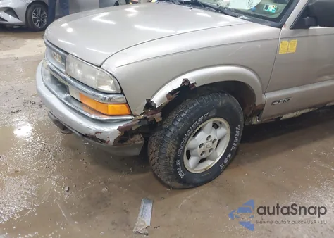 1999 Chevrolet S-10 Ls из США, поврежденный, VIN 1GCDT19X8X8133115